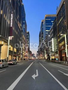 日本橋ビル街の夕景